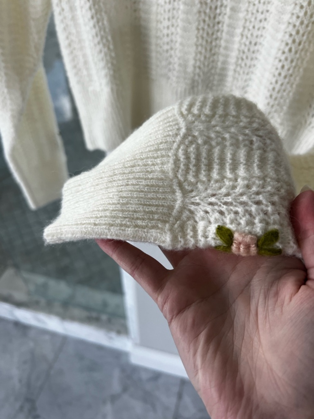 Women’s Small Astr Wool Cream Colored Floral Cropped Sweater - Picture 3 of 15